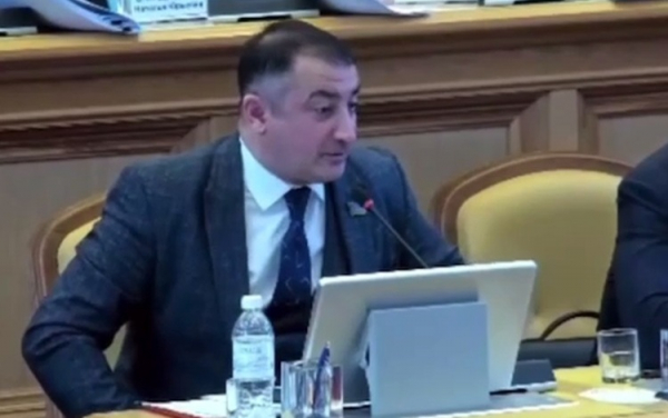 «Историческая узбекская земля»: депутат-азербайджанец намекнул, что нефть Сибири может стать законной добычей среднеазиатов «Историческая узбекская земля»: депутат-азербайджанец намекнул, что нефть Сибири может стать законной добычей среднеазиатов