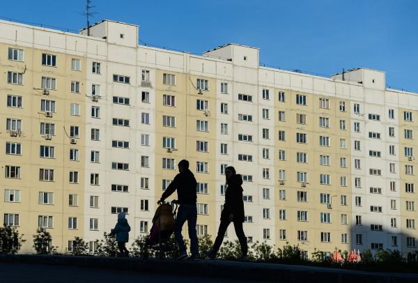 &laquo;Ты будешь меня слушать&raquo; Россиянок лишают права тратить собственные деньги. Как устроена их жизнь?