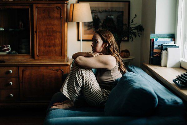 &laquo;Ты будешь меня слушать&raquo; Россиянок лишают права тратить собственные деньги. Как устроена их жизнь?