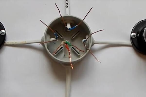 Схема подключения двухклавишного выключателя и пошаговое руководство по его установке