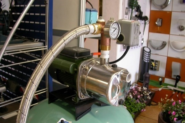 Насосы для повышения давления воды: виды, как выбрать, технология монтажа + схемы подключения Насосы для повышения давления воды: виды, как выбрать, технология монтажа + схемы подключения
