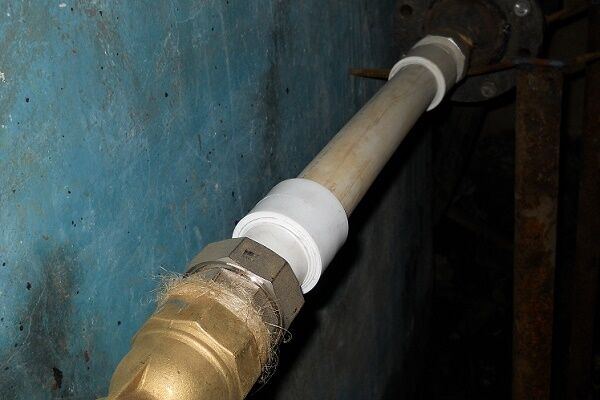 Соединение пластиковых труб с металлическими: разбор лучших способов и монтажных нюансов