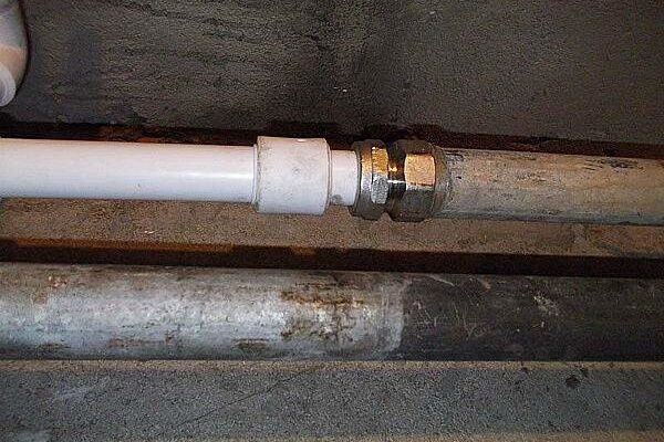 Соединение пластиковых труб с металлическими: разбор лучших способов и монтажных нюансов