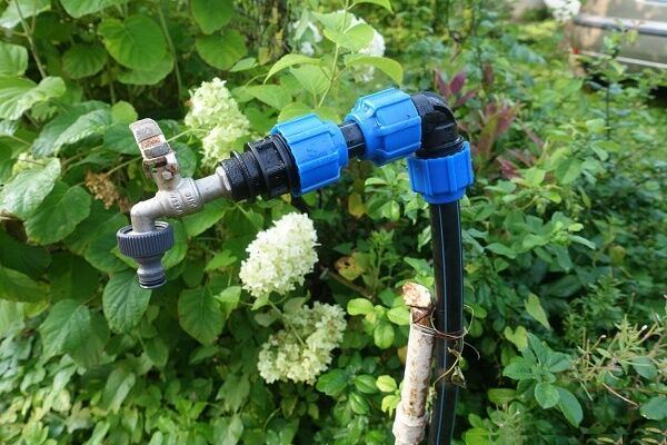 Как сделать водопровод на даче своими руками: правила прокладки, монтажа и обустройства