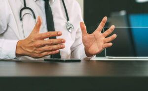 Россиянам рассказали о первых признаках инсульта