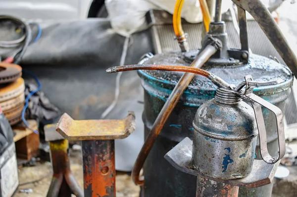 Какое масло заливать в культиватор: советы по выбору и замене