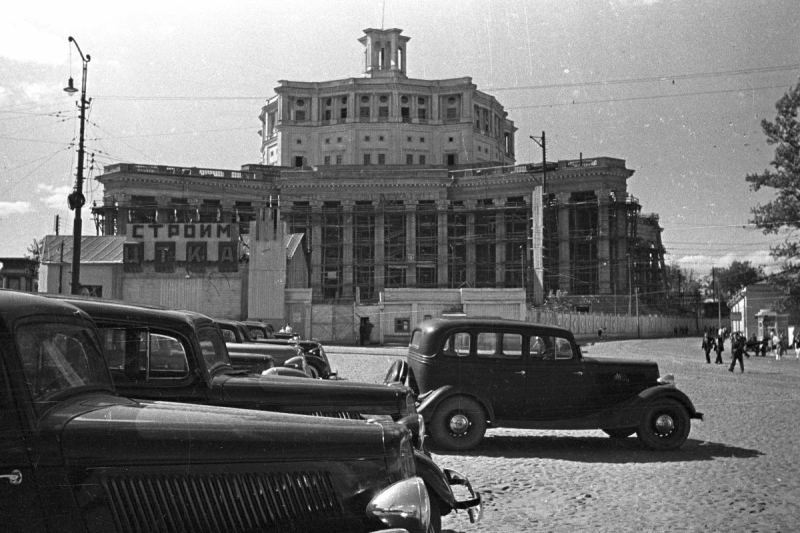 Архитектура 30-х годов: от библиотеки Ленина до театра Советской армии