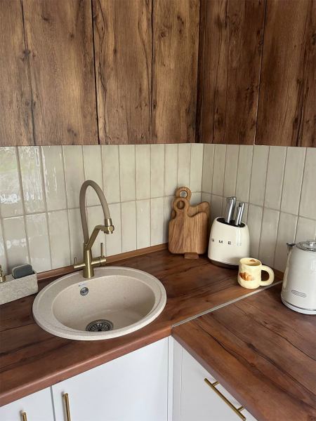 Как я сделала ремонт в хрущевке с проход­ной комнатой за 1,8 млн рублей: фото до ​и после