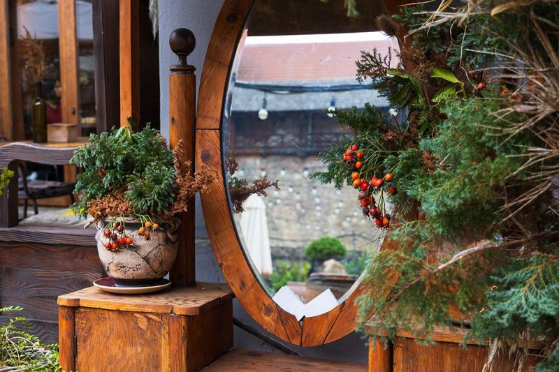 Комод-огород и зеркало-пруд: как создать арт-объект на даче