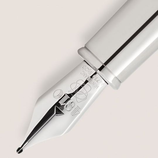 Montblanc и Уэс Андерсон выпустили коллекционную ручку в стиле культового режиссера