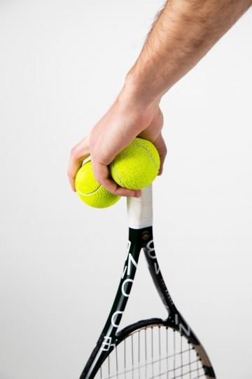 Выпускник ​Central Saint Martins создал устойчивый аналог теннисного мяча