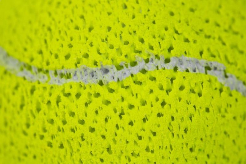 Выпускник ​Central Saint Martins создал устойчивый аналог теннисного мяча