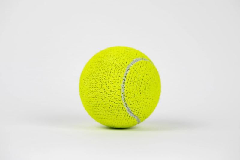 Выпускник ​Central Saint Martins создал устойчивый аналог теннисного мяча