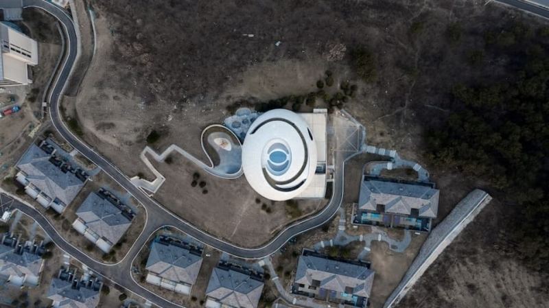 Wutopia Lab завершила строительство павильона на вершине курортного города