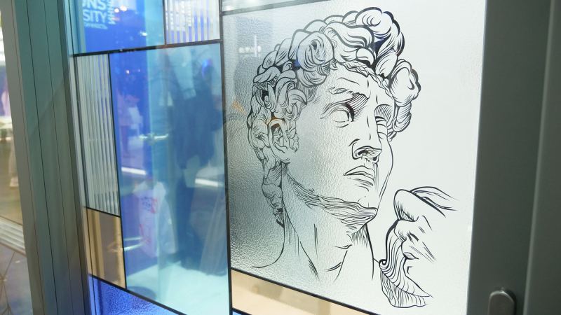 Зеркальные стены, сад без сорняков и другие новинки загородного дома