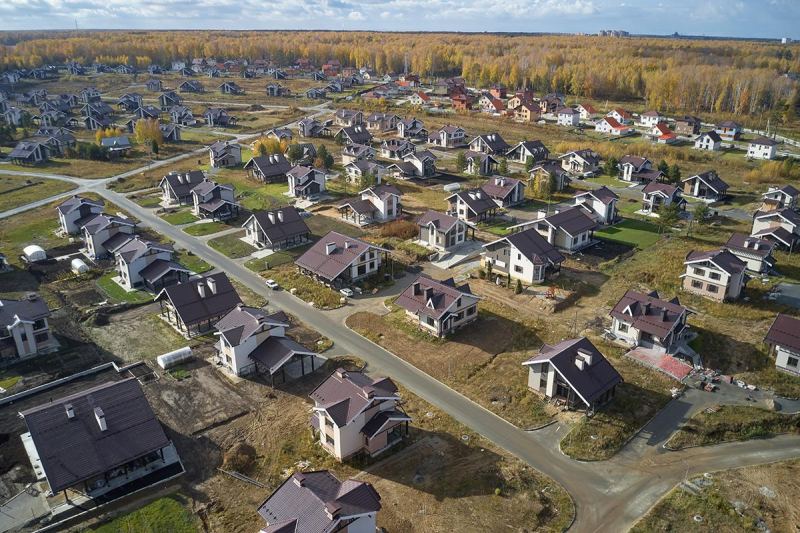 Ввод жилья в эксплуатацию упал почти во всех федеральных округах