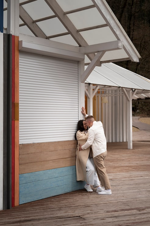 Как сделать навес для машины из профнастила своими руками